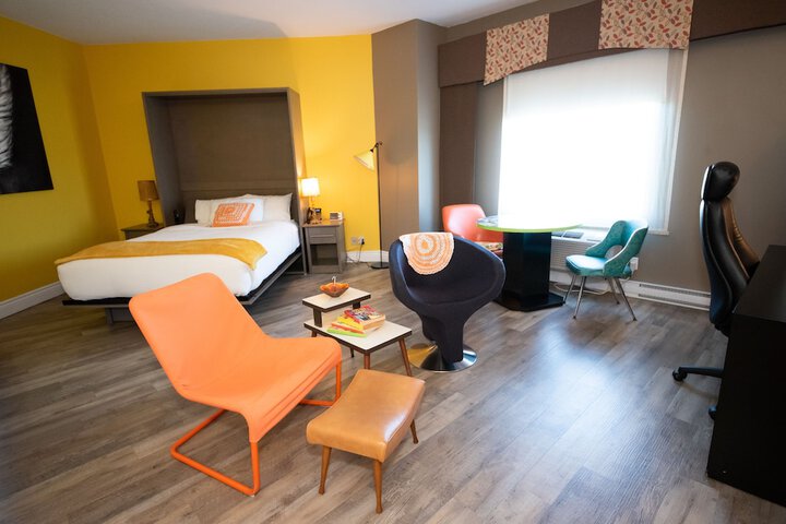 Room 44 of 107
