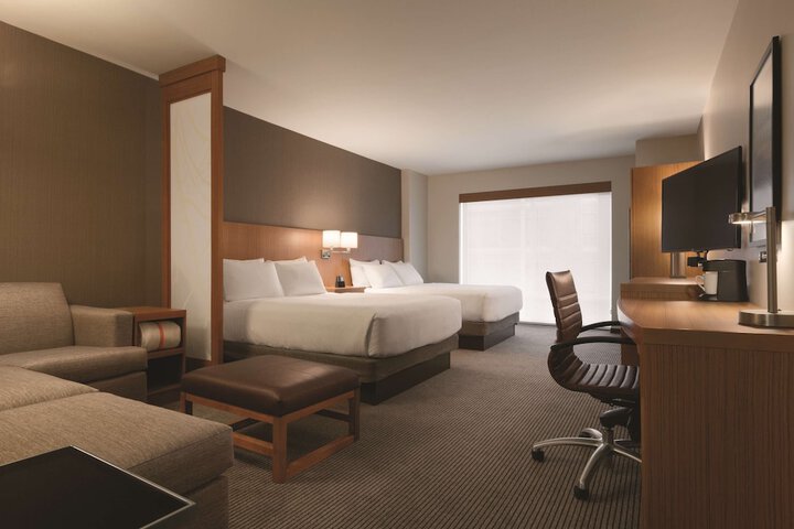 Room 10 of 30