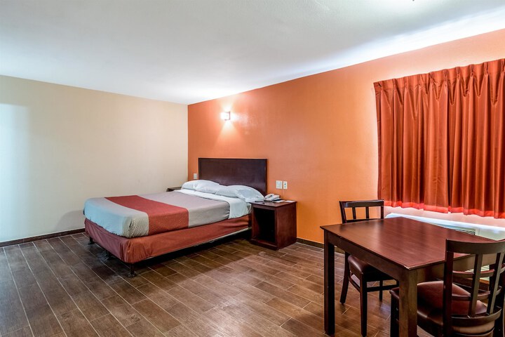 Room 48 of 68
