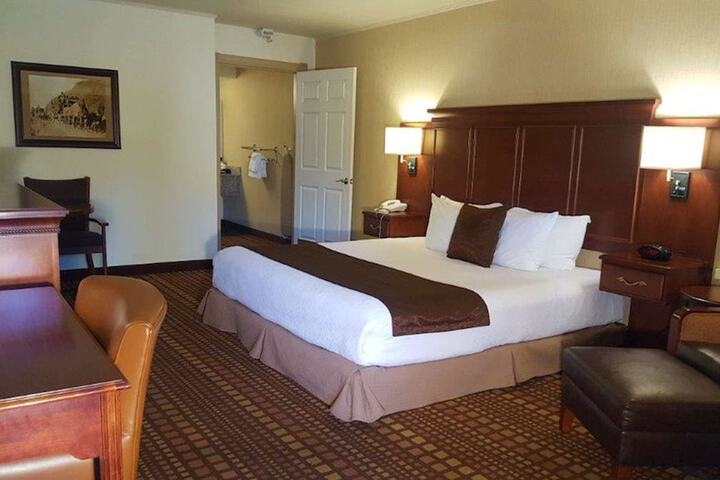 Room 4 of 27