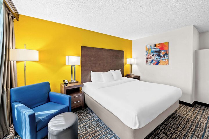 Room 21 of 34