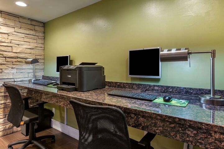 Business Center 41 of 42
