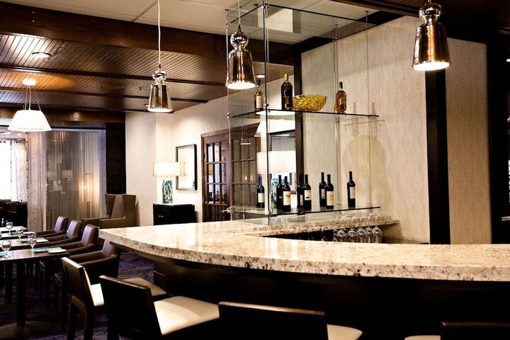 Lounge 63 of 66