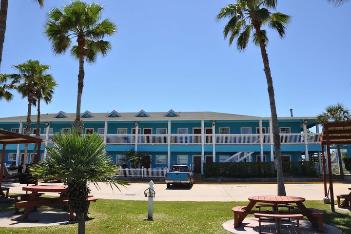 Plantation Suites & Conference Center