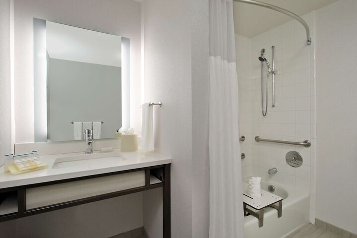 Room 21 of 38