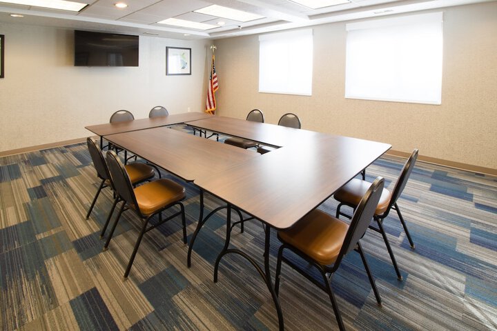 Holiday Inn Express & Suites Worthington by IHG