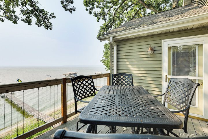 Spacious Edgerton Home w / Private Beach & Views!