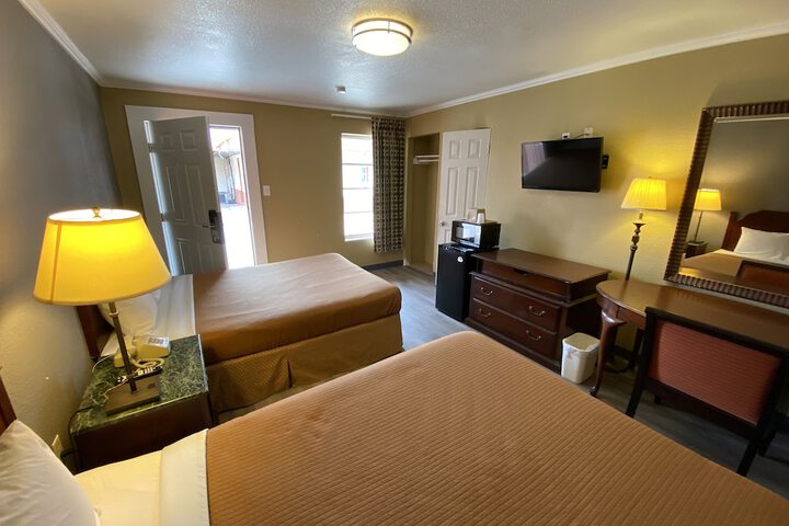Room 17 of 27