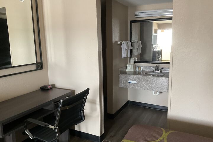 Super 8 by Wyndham Chattanooga / East Ridge