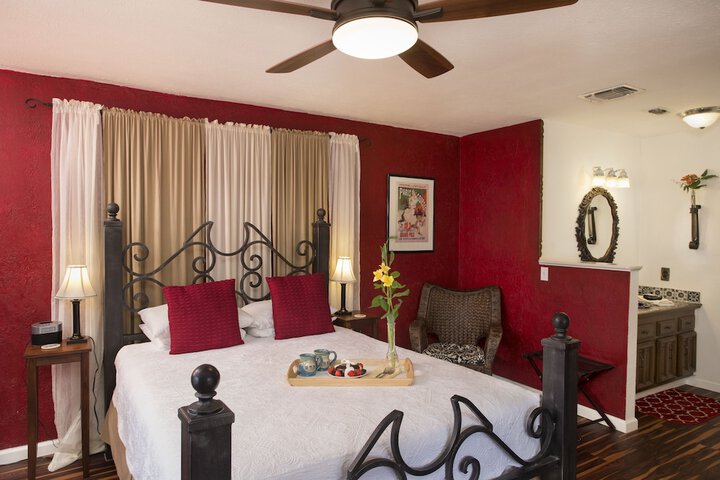 The Lakehouse Bed & Breakfast