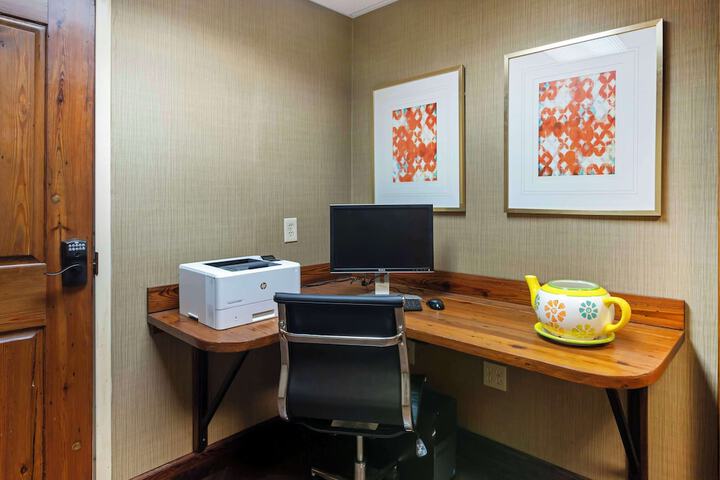 Business Center 31 of 31