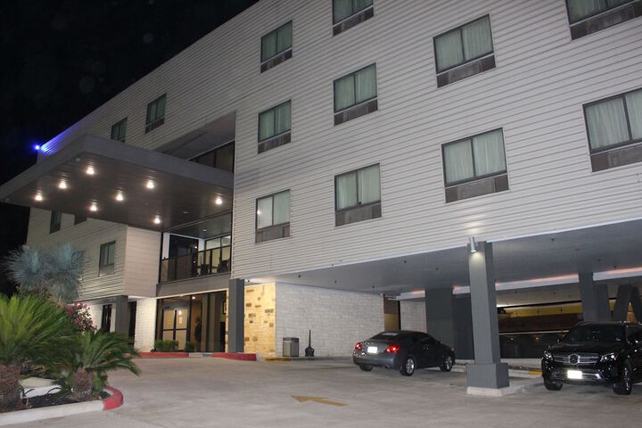 Hotel 3 of 65