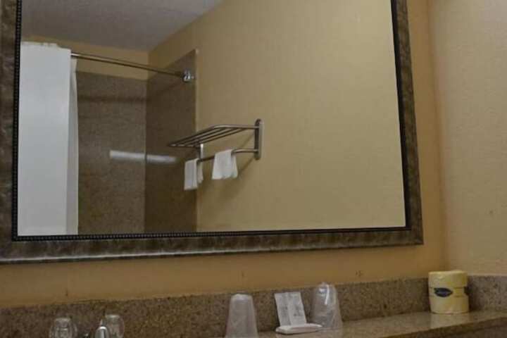 Room 15 of 37
