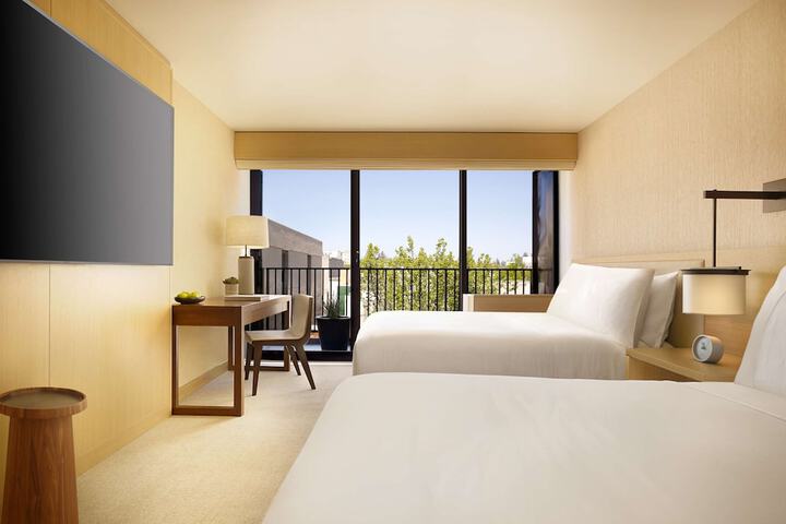 Room 32 of 64