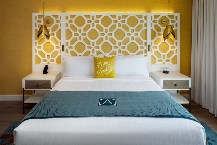 Room 32 of 60