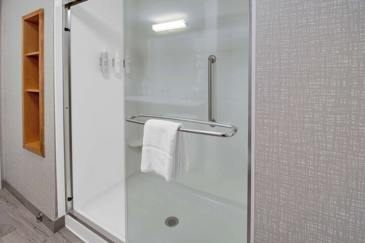 Room 25 of 121
