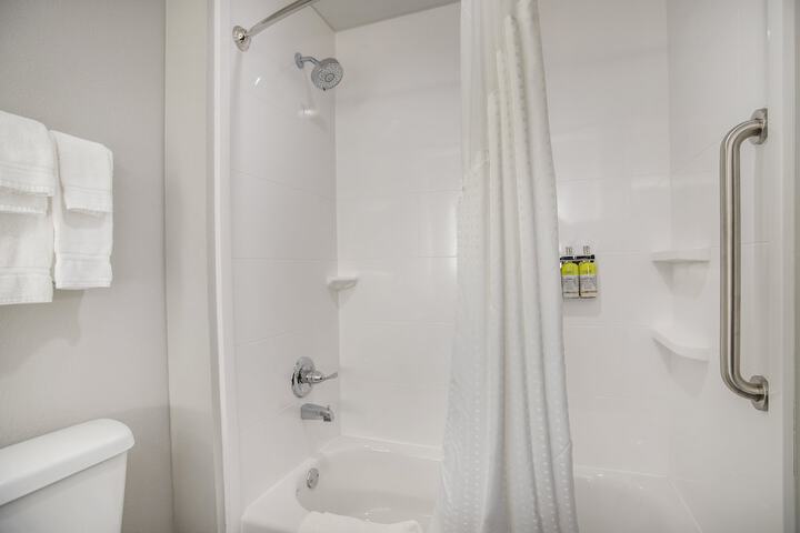 Room 32 of 46