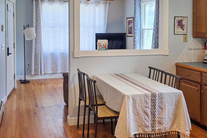 7 Mi to Downtown Providence: Quiet Apt in Seekonk