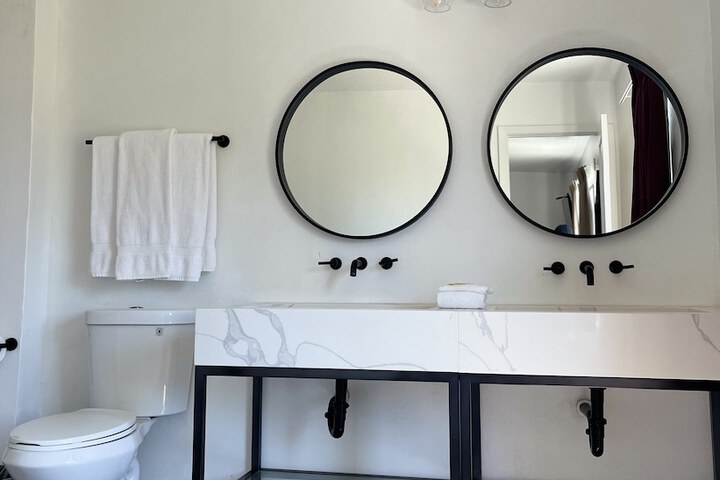 Room 13 of 34