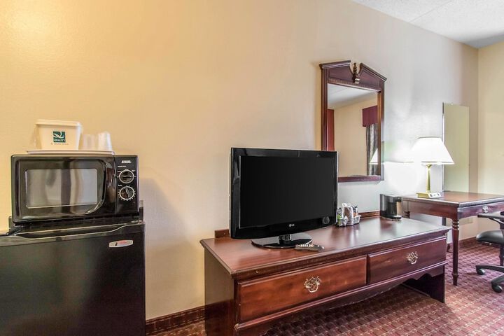Room 12 of 25