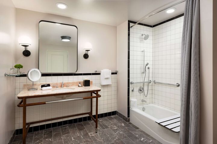 The Candler Hotel Atlanta Curio Collection by Hilton