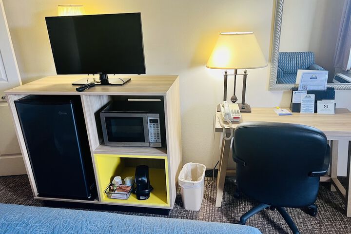 Room 9 of 33