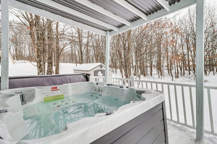 Long Pond Home w / Private Hot Tub & Game Room