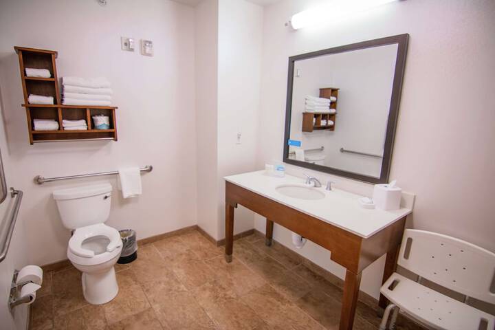 Room 12 of 28