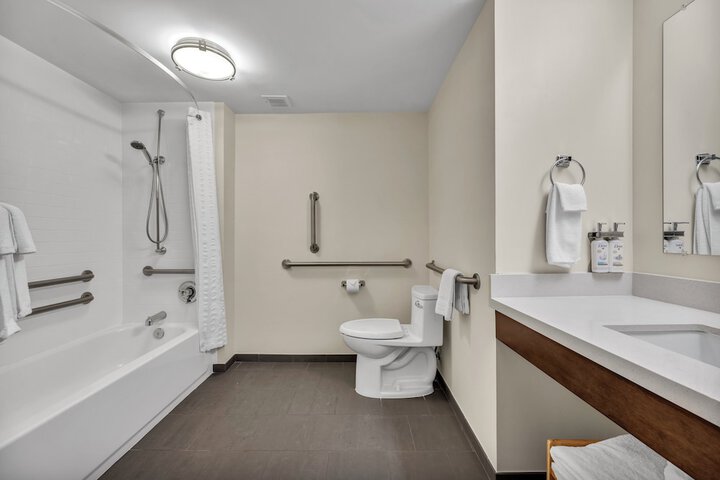 Room 33 of 61