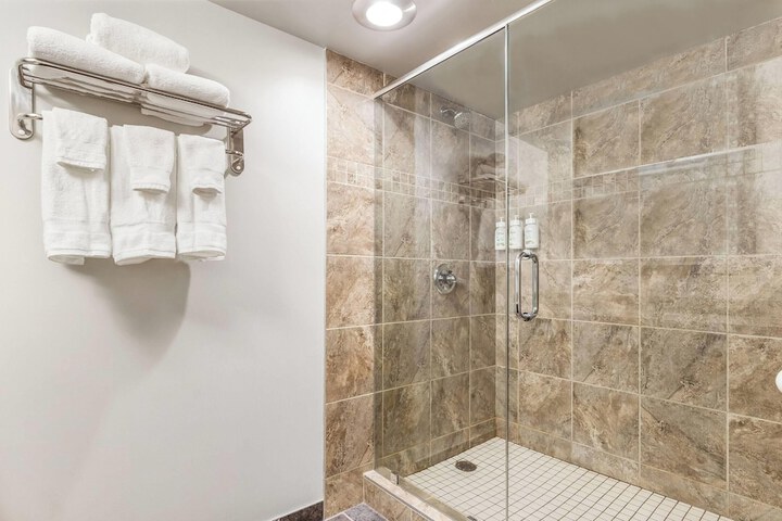 Days Inn by Wyndham Airdrie
