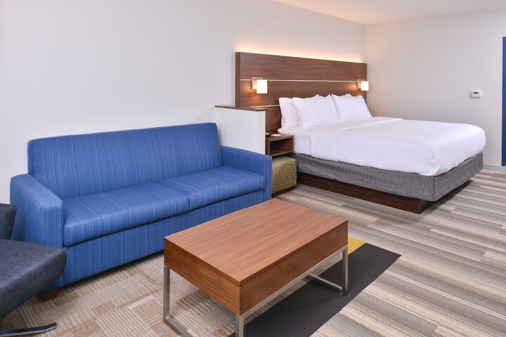 Room 32 of 49