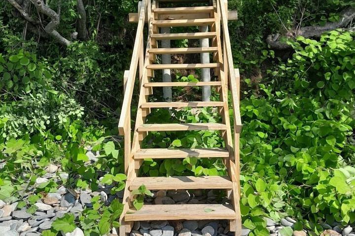 High Tide Inn