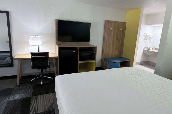 Days Inn by Wyndham Eglin AFB