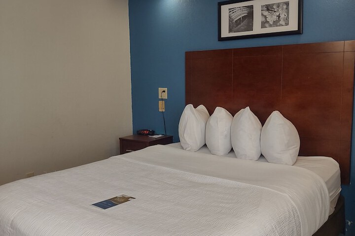 Room 13 of 31