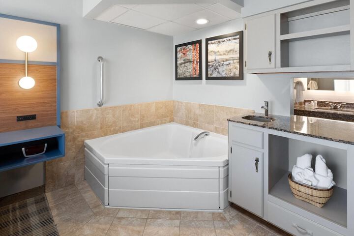 AmericInn by Wyndham Chippewa Falls