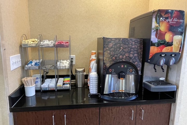 Breakfast/Coffee Service 92 of 95