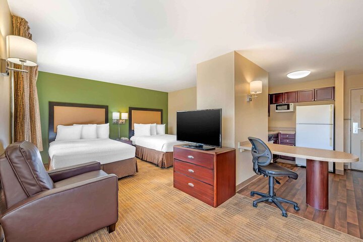 Room 10 of 38