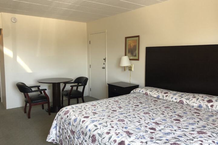 Room 6 of 17