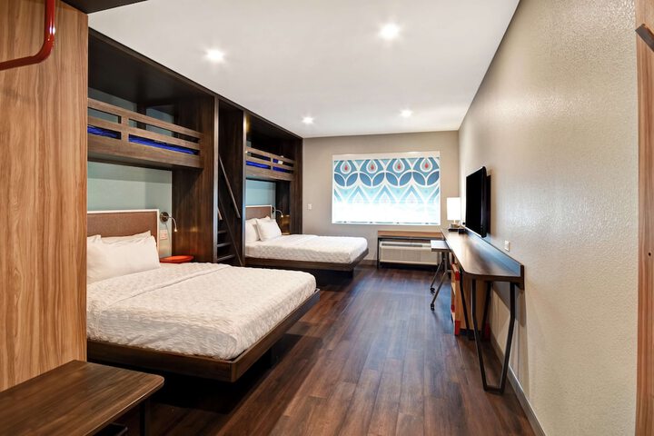 Room 27 of 43