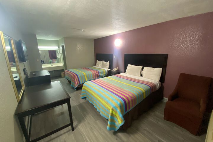Room 6 of 11