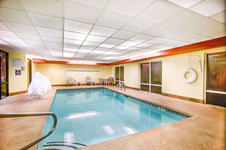 Comfort Inn & Suites Macon North I-75