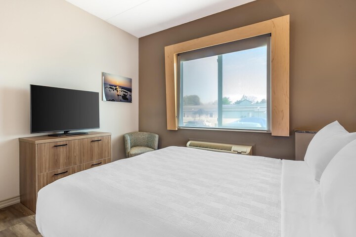 Best Western Plus 1000 Islands Hotel & Suites