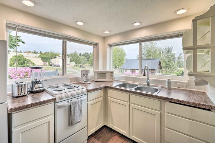 Cozy Ferndale Studio on 20-acre Working Farm!