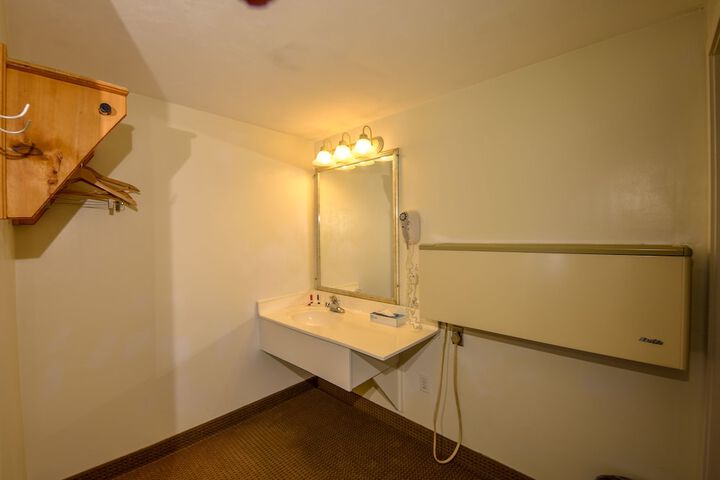 Room 44 of 69