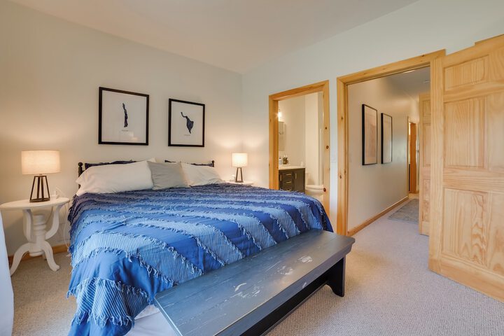 Modern Bellaire Condo: Pool Access Near Skiing!