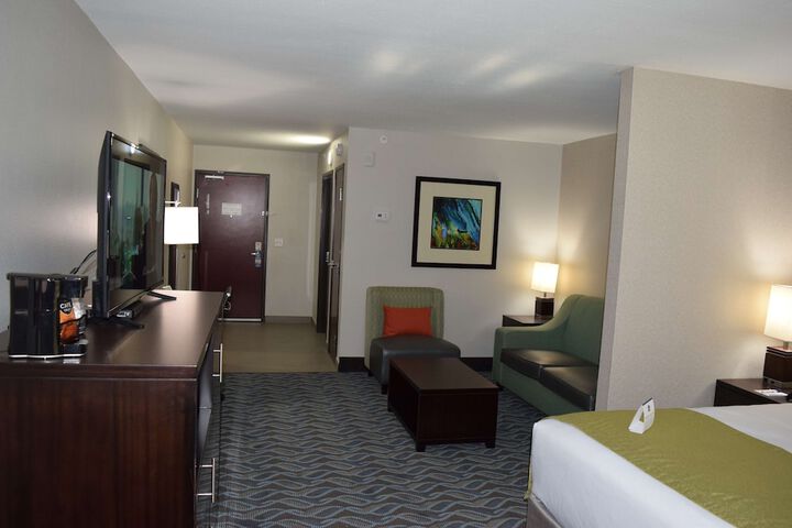 Room 11 of 23