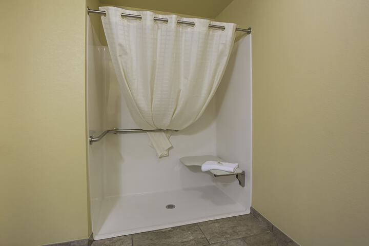 Cobblestone Hotel & Suites - Paxton