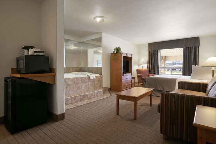 Room 6 of 11