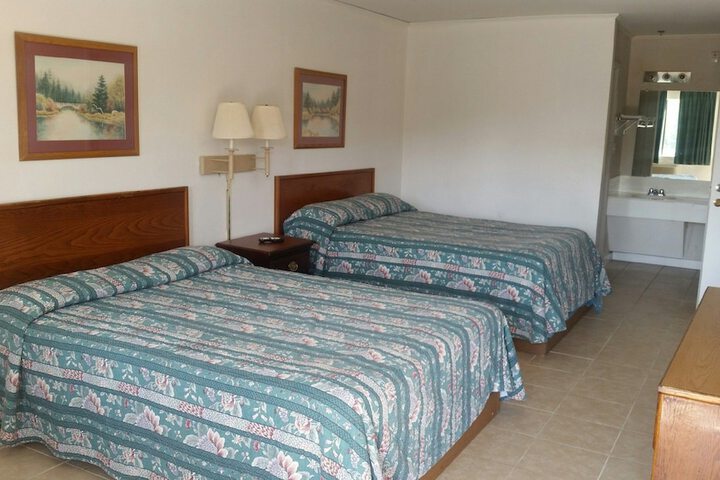 Room 9 of 16
