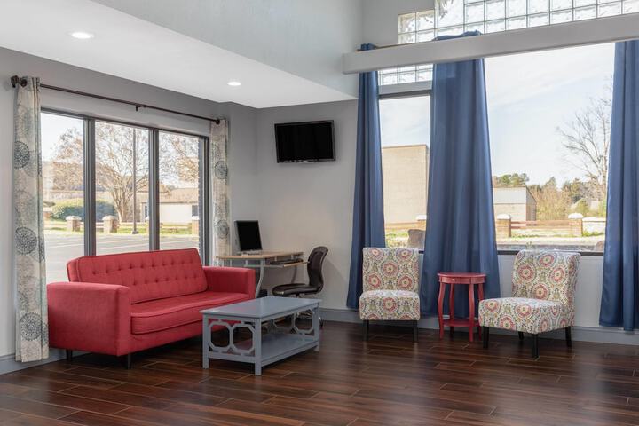 Microtel Inn by Wyndham Cornelius / Lake Norman